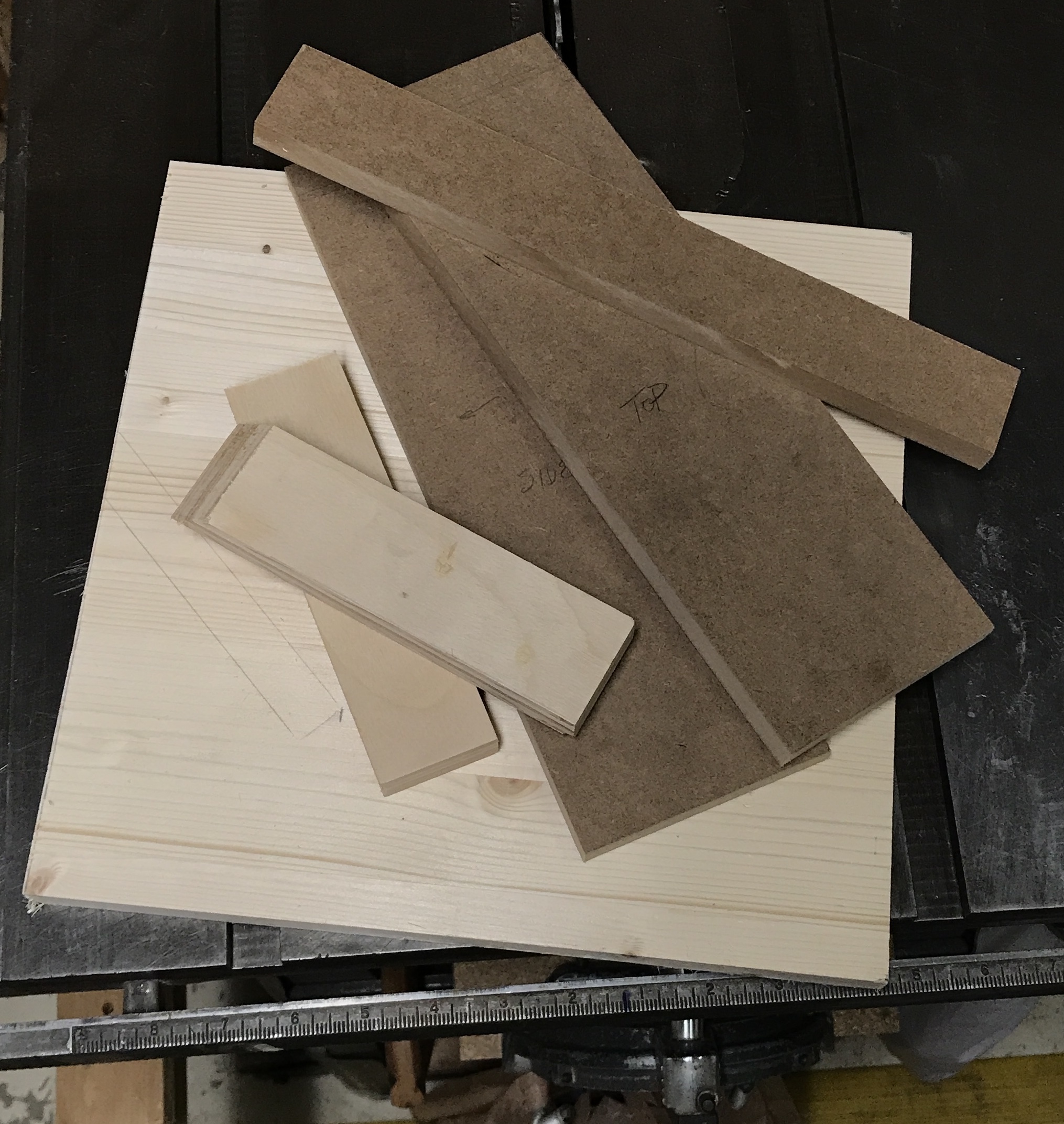 The parts for the spline cutting jig